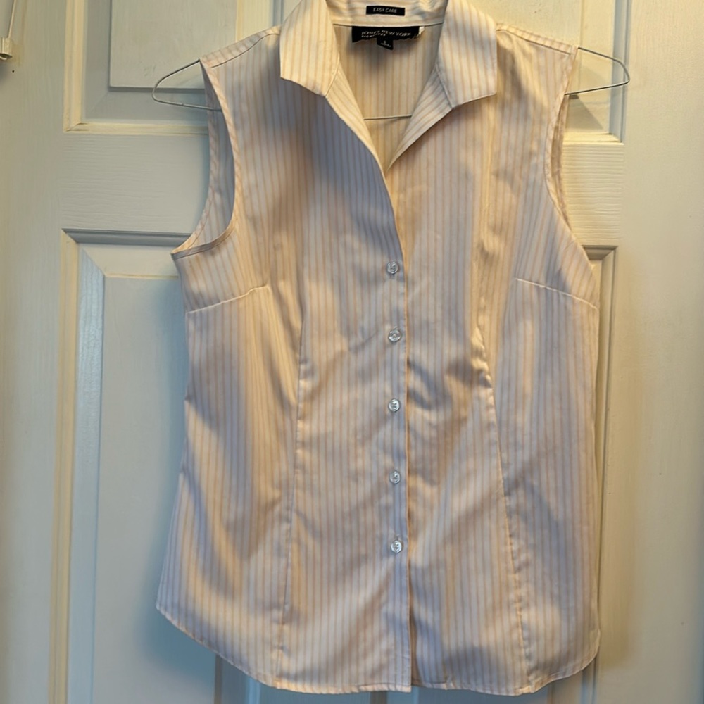 Jones New York peach and white pin striped button up fitted tank top